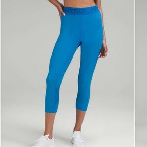 Lululemon logo waistband high rise training crop